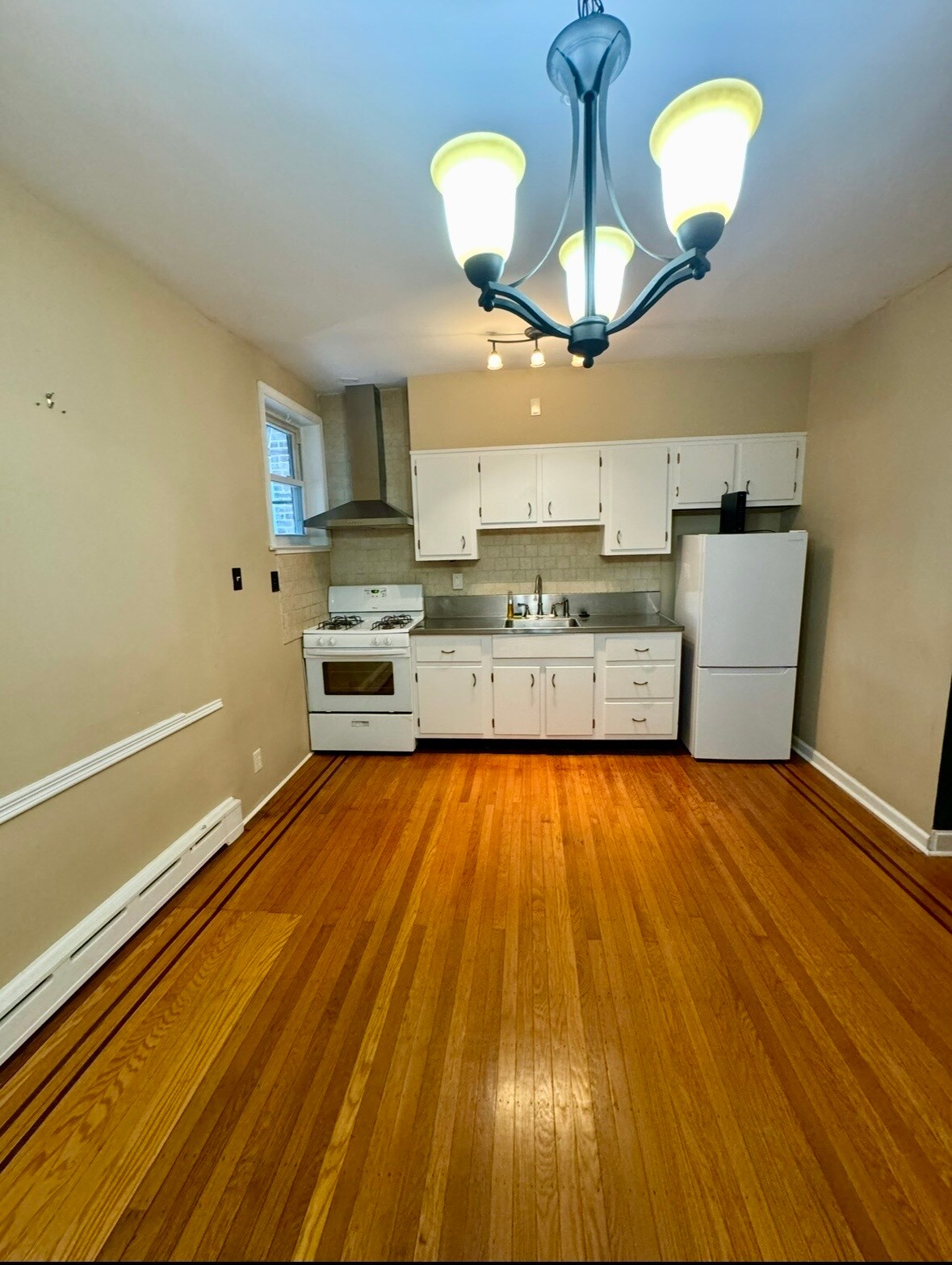 Kitchen (different angel) - 1240 Pratt St