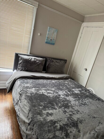 Building Photo - 422 Seward St