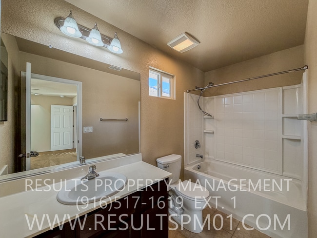 Building Photo - Elegance and spacious Mini Mansion