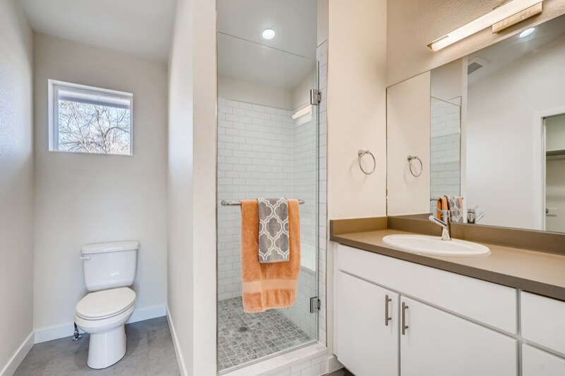 Building Photo - 708 Martin St