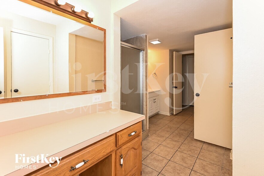 Building Photo - 3002 Harlan Dr
