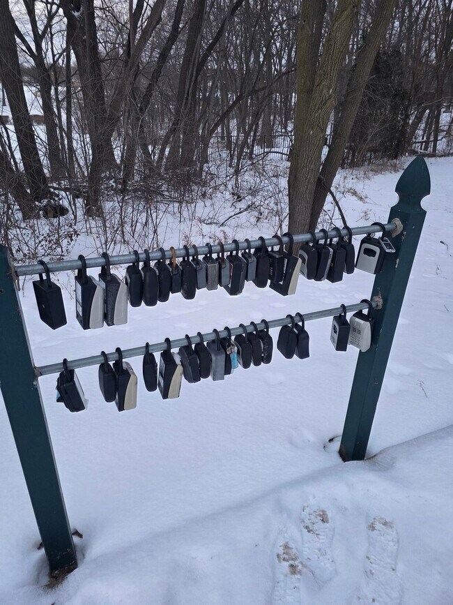 Building Photo - 1840 Huntington Blvd