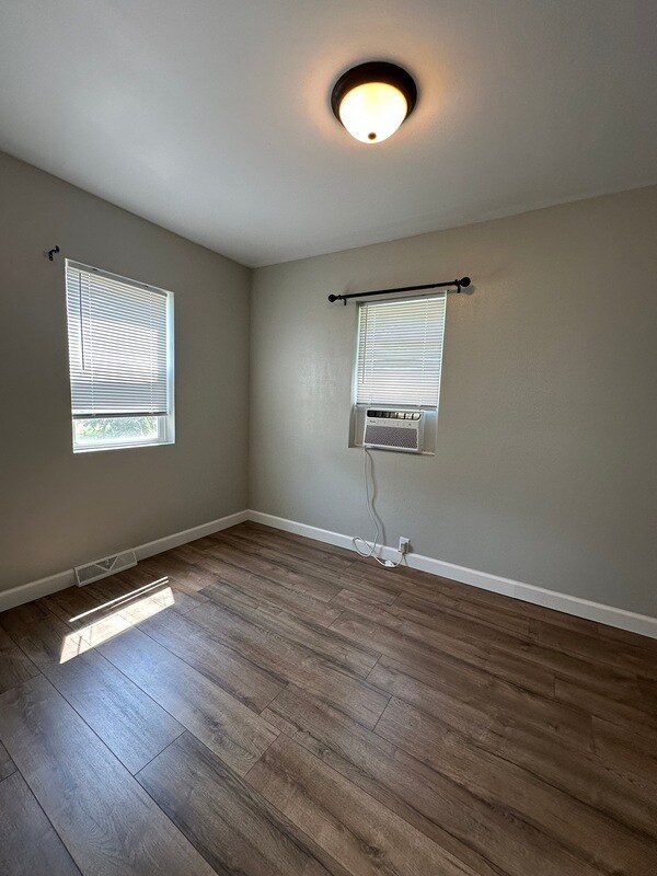 Building Photo - 1212 20th Ave SW
