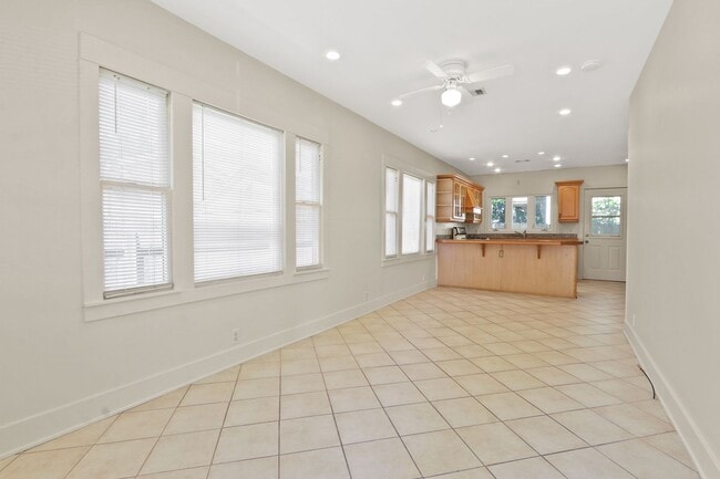 Building Photo - Charming Historic Rose Park Gem