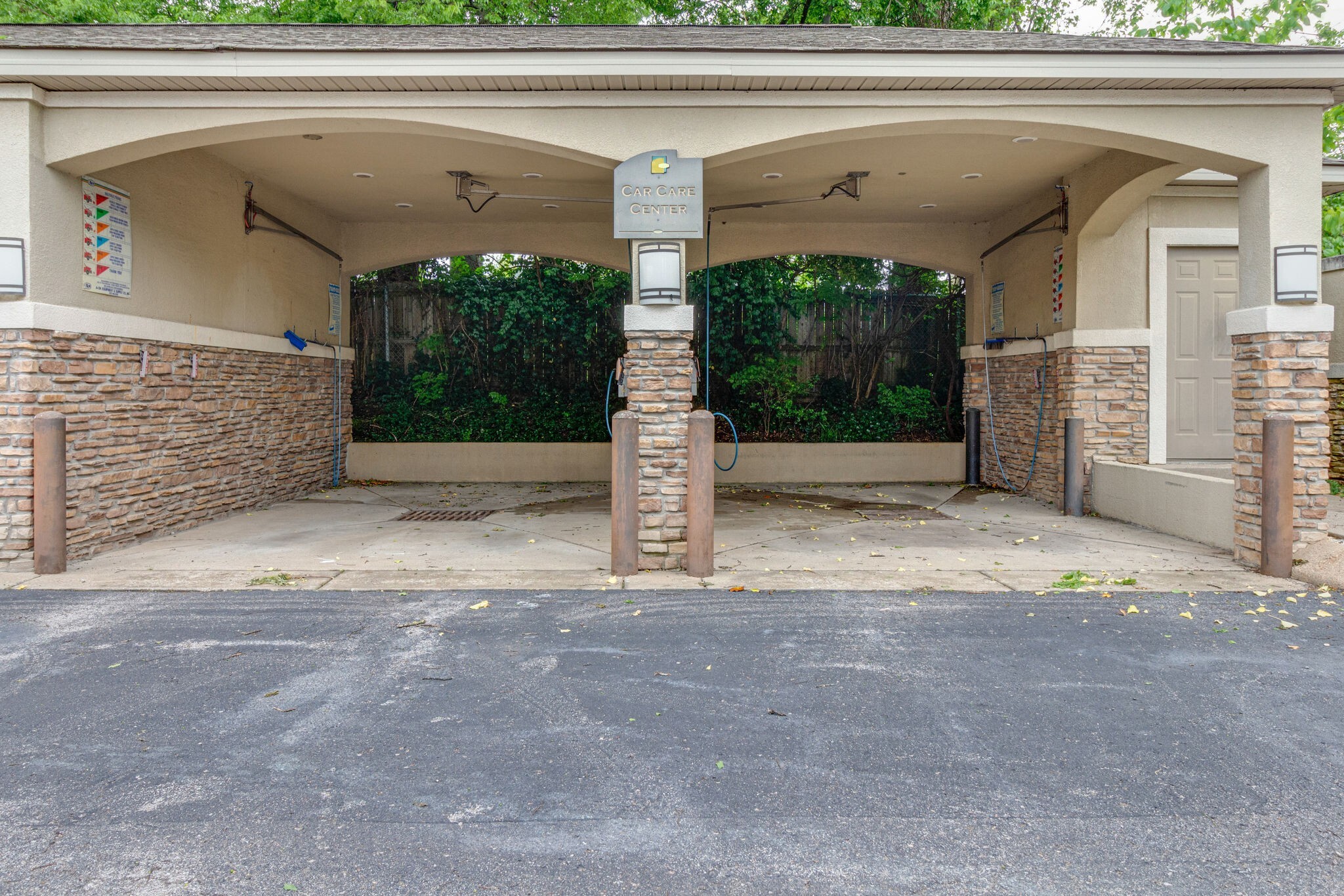 Building Photo - 2600 Hillsboro Pike