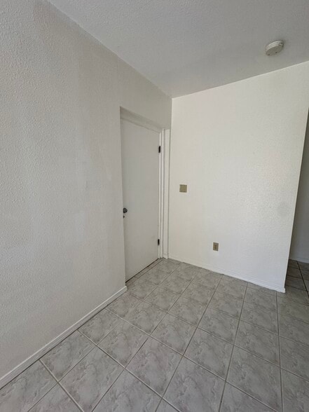 Building Photo - 1007 Puolo Dr