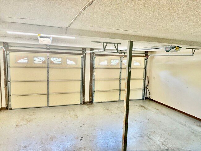 Building Photo - 3/2 Brick Home in Crowfield Plantation in Goose Creek!