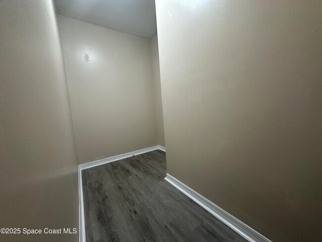 Building Photo - 800 N Fiske Blvd