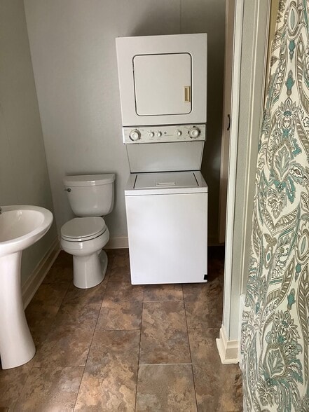 Bath w/Laundry - 387 Maple Ave