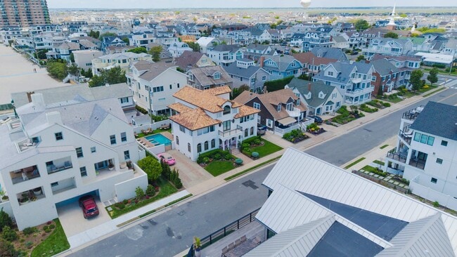 Building Photo - 112 S Rumson Ave