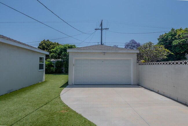 Building Photo - 3914 Somerset Dr