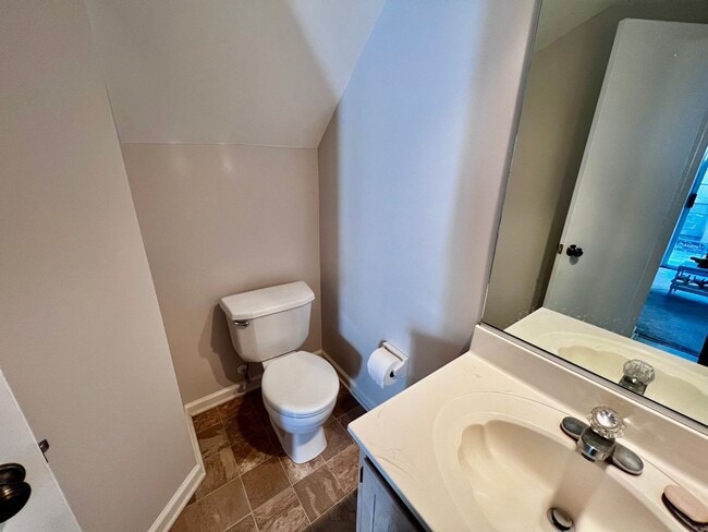 Building Photo - Beautiful 2-Bedroom End Unit Townhome in Ocean Lakes!