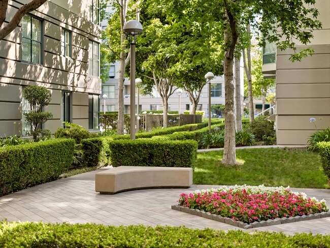 Building Photo - South Beach Marina Apartments