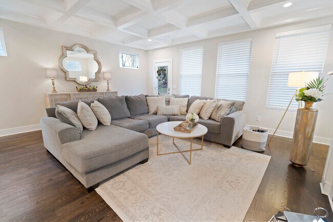 Building Photo - 2509A Solon Dr