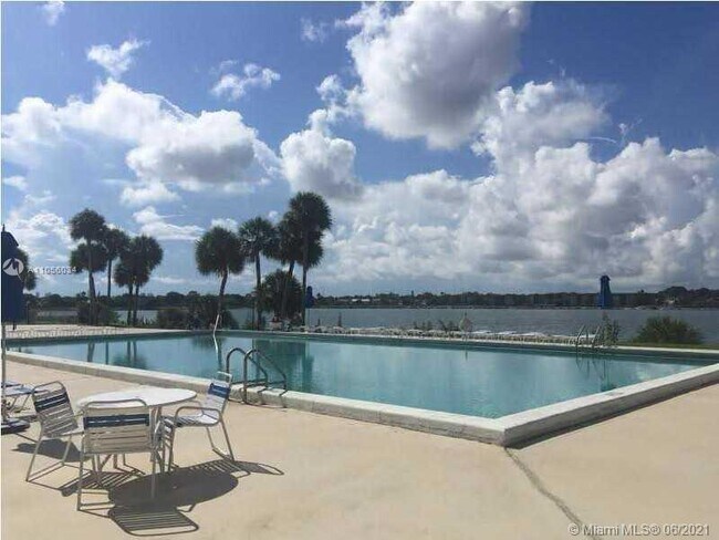 Building Photo - 20850 San Simeon Way