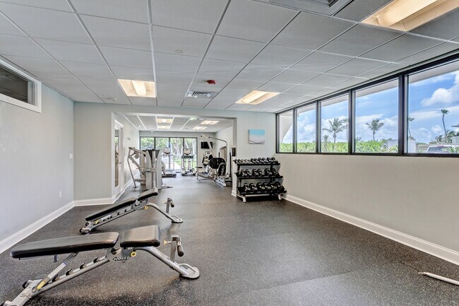 Building Photo - 145 S Ocean Ave