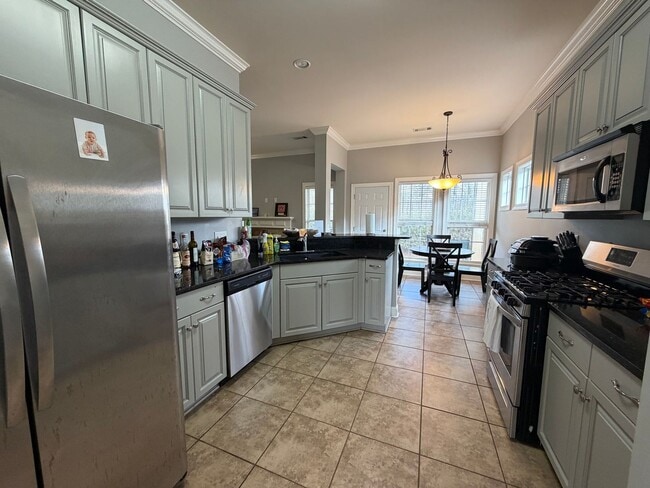 Building Photo - 617 Carpenter Way