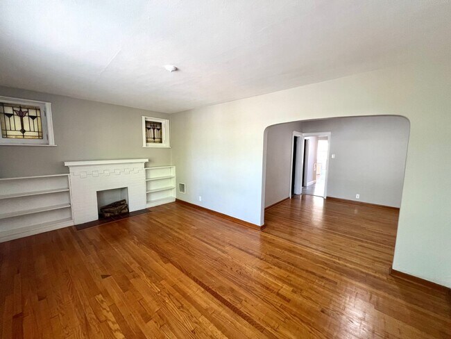 Building Photo - 4942 Tholozan Ave