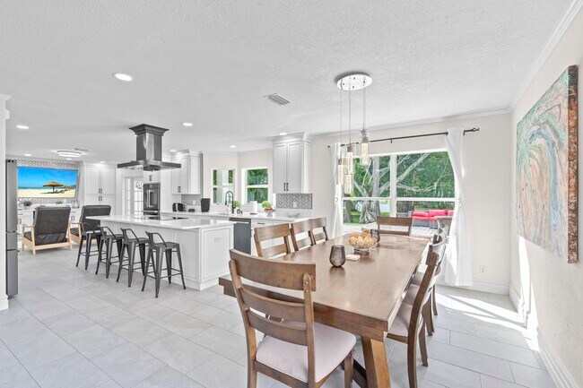 Building Photo - 1497 S Club Dr