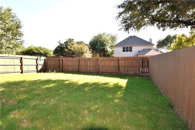 Building Photo - 2708 Cascade Dr