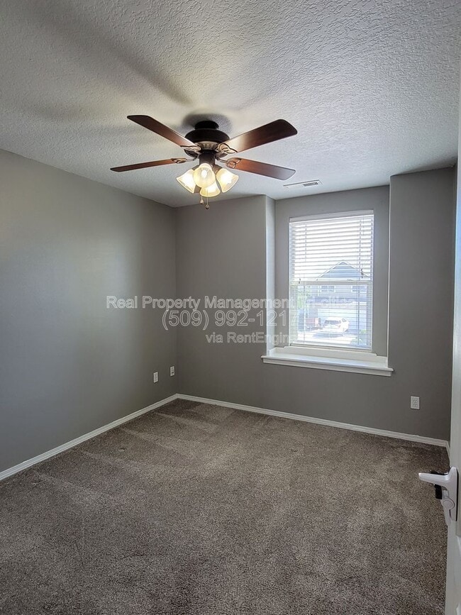 Building Photo - 5017 Laredo Dr