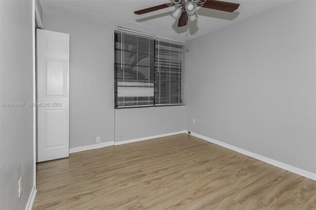 Building Photo - 11823 Dahlia Dr