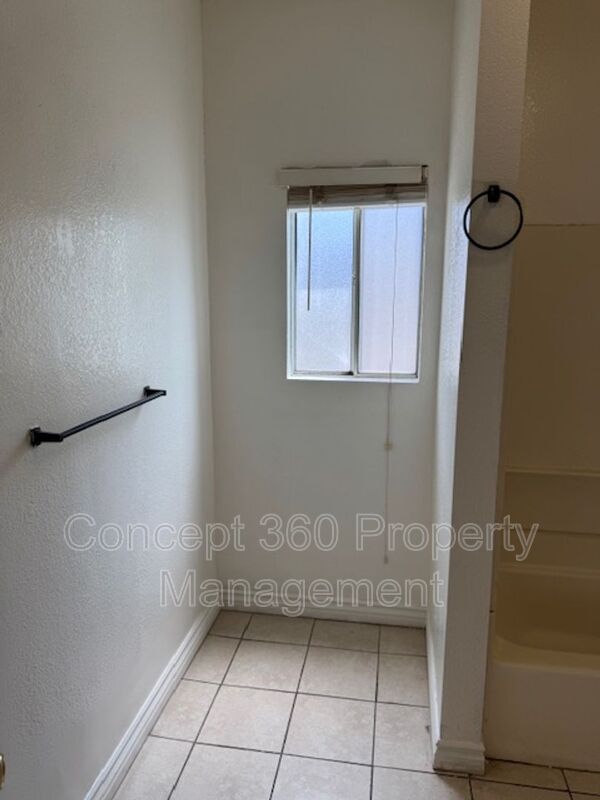 Building Photo - 758 Cerritos Ave