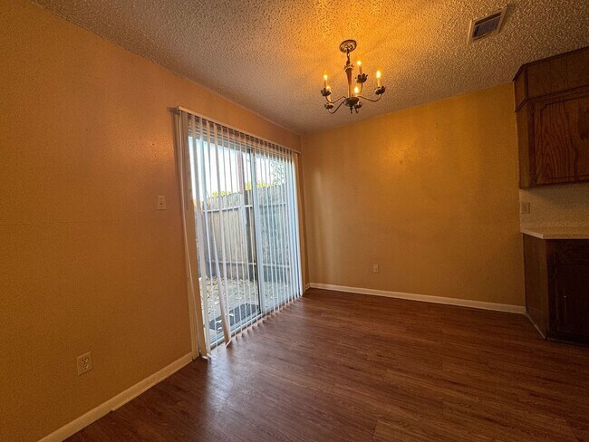 Building Photo - 3008 Chaucer Dr