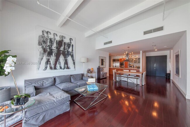 Building Photo - 201 Aqua Ave