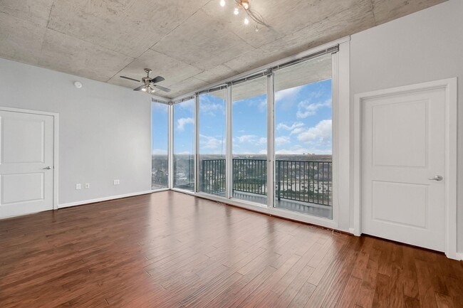 Building Photo - 5925 Almeda Rd