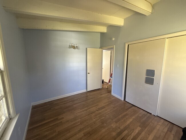 Building Photo - 1009 Hampton St NW