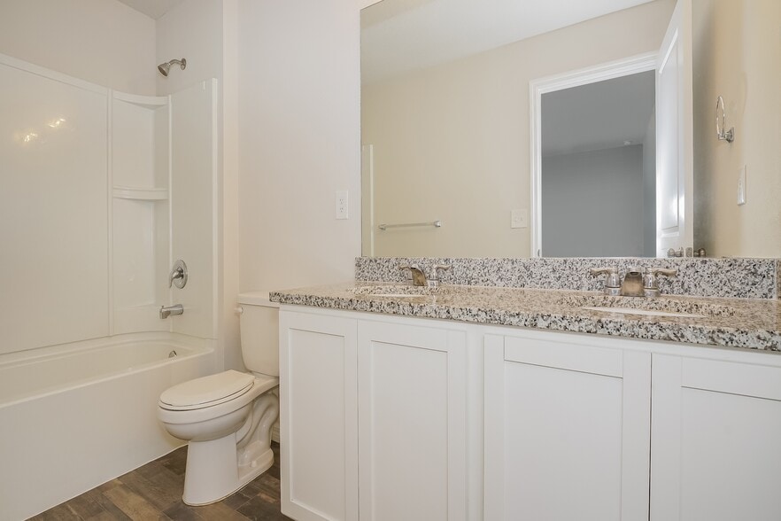 Building Photo - 6830 N Pavilion Loop