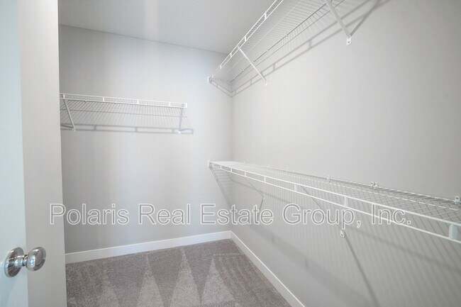 Building Photo - 673 Golborne St
