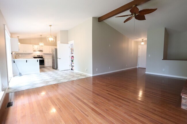 Building Photo - 622 Rustic Valley Dr