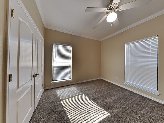 Building Photo - No Application Fee* $500 off first months ...