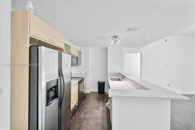 Building Photo - 350 NE 24th St