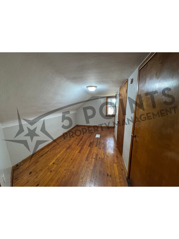 Building Photo - 13509 Eastwood Blvd