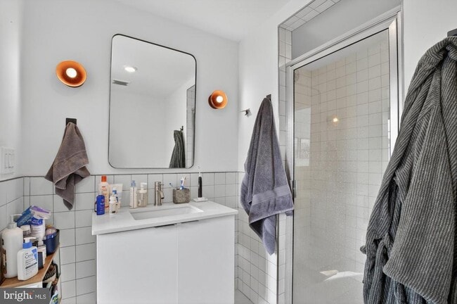 Building Photo - 2007 Cambridge St