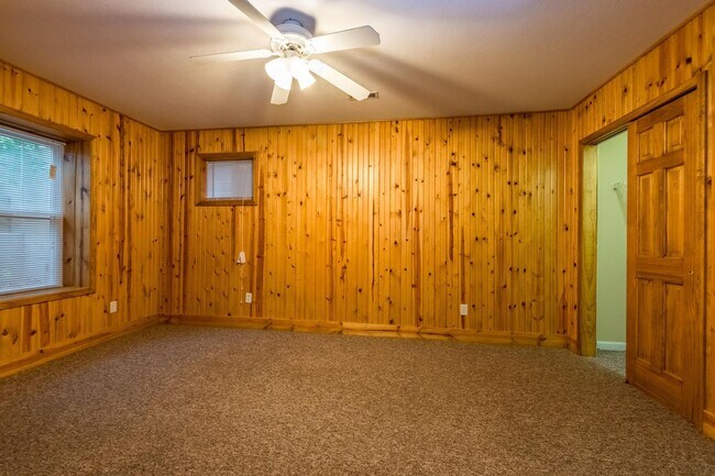 Building Photo - 505 S Highland Ave