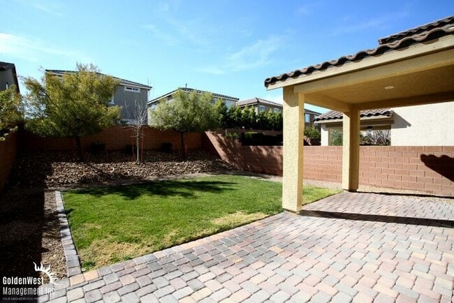 Building Photo - Bright & Stylish 3Bdm 2.5Ba Home in Henderson