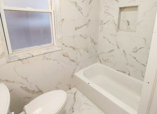 Building Photo - 4835 Lee St