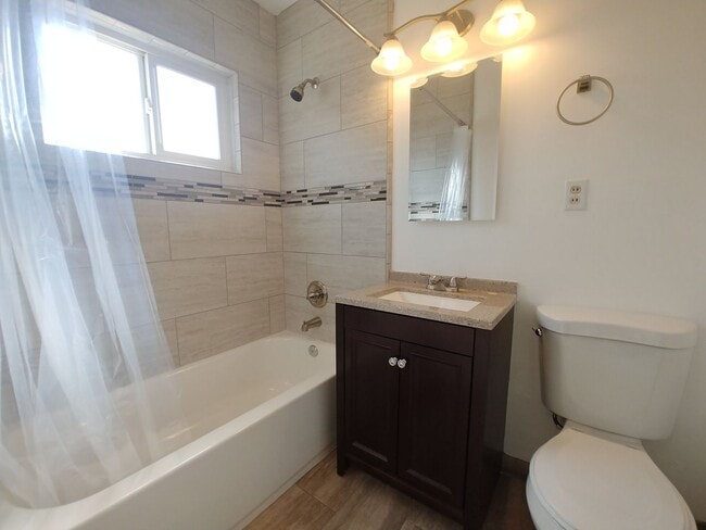 Building Photo - Charming 3-Bedroom Home in an Ideal Location!