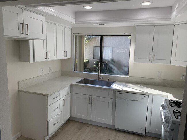 Building Photo - 13942 Iowa St