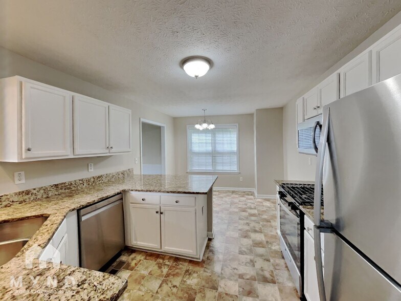 Building Photo - 495 Princeton Dr