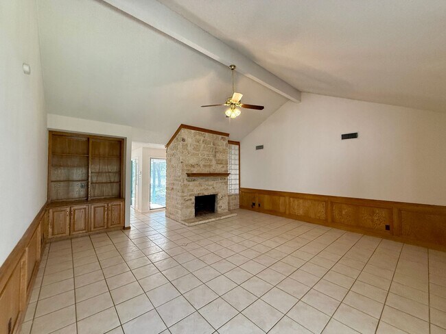 Building Photo - NEAR GOLF COURSE - WELL ESTABLISHED SPICEW...