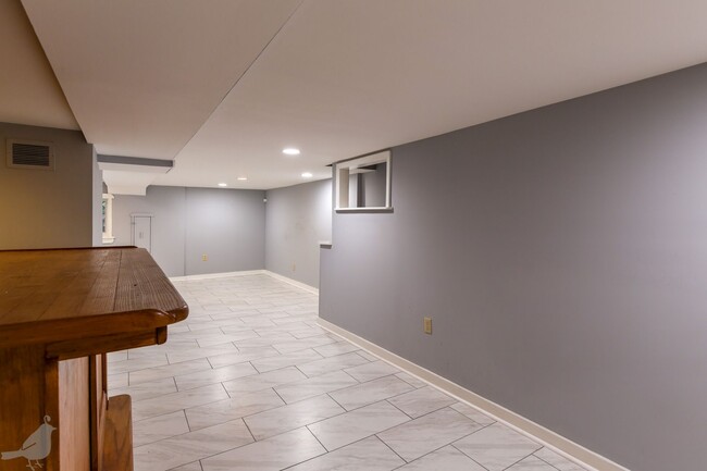 Building Photo - Classy Columbia Heights Row Home! 1/2 Off ...