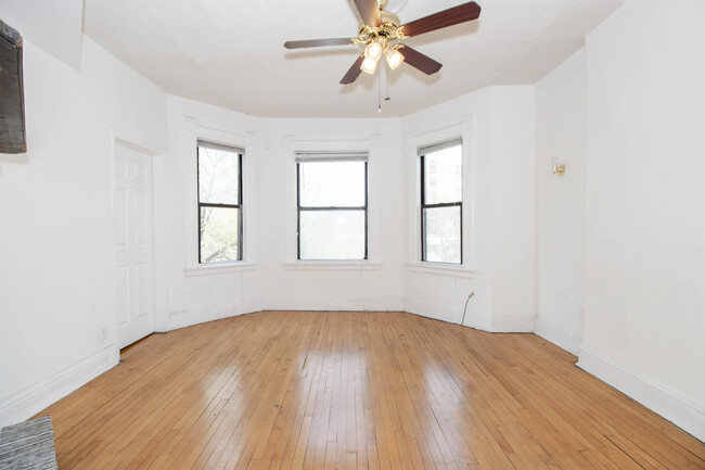 Building Photo - 921 S Laflin St