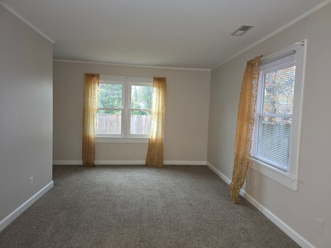 Building Photo - 903 Raleigh St