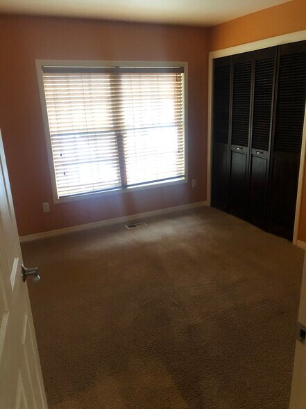 Building Photo - 310 SE Dilke St