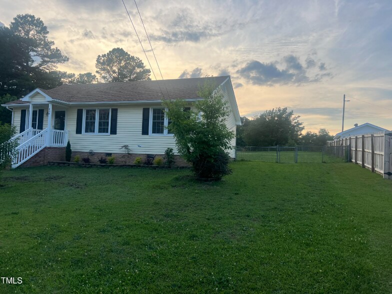 Building Photo - 404 Cardinal Dr